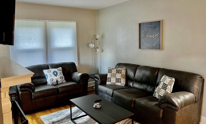 Kent House | 3 BR Home in Kent!