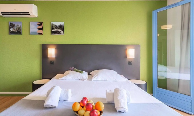 Montpezat Apartment | 3 Classic Rooms 3 Adults and 2 Children Terrace