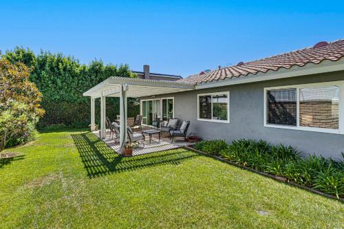 Huntington Beach House | 3 Mi to Huntington State Beach Home with Backyard!