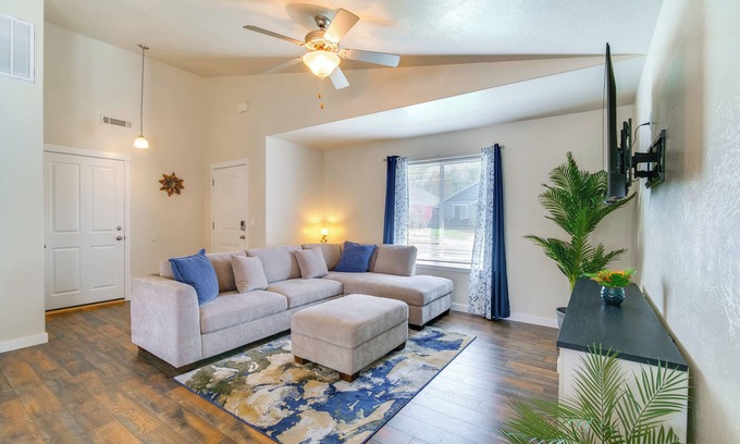 Grants Pass House | 3 Mi to Riverside Park: Grants Pass Getaway!