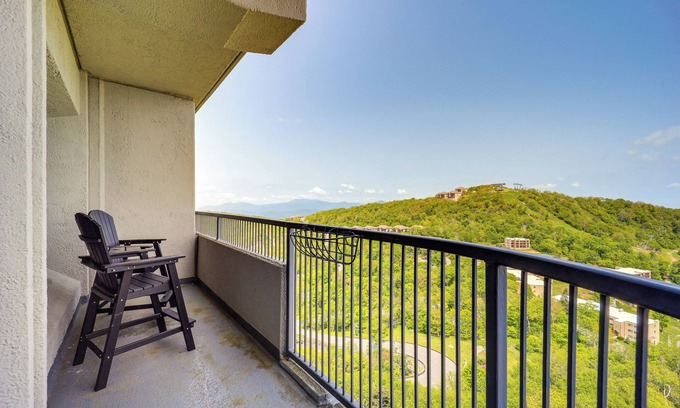 Sugar Mountain Condo | 3 Mi to Sugar Mtn Resort: Condo w/Pool & Hot Tub