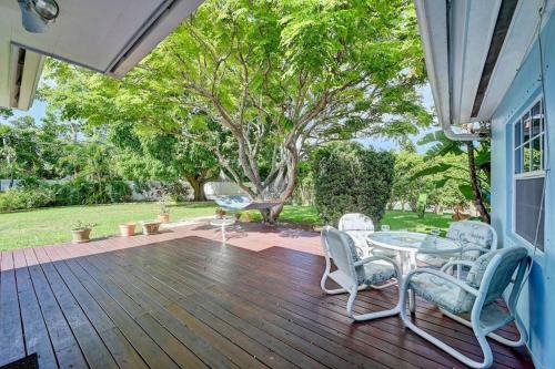 Boynton Beach House | 3 Min from Beach, with Hot tub and Backyard Oasis!
