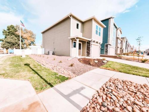 Southeast Colorado Springs House | 3 Min to Airport Gates Pet Friendly Townhouse