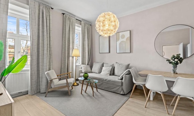 Wahring Apartment | 3 Minutes to Metro I At Gürtel I Fast Wifi