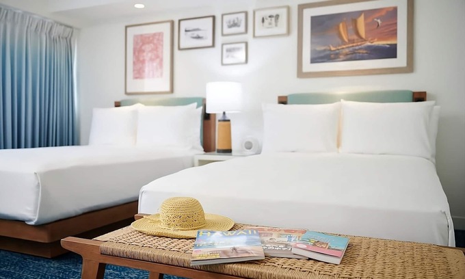 Waikiki Hotel | 3 Minutes Walk From Fort DeRussy! 3 Resort View Units for 12, Pool, Dining!