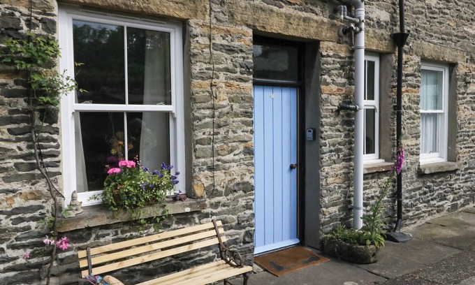 Sedbergh Cottage | 3 MOUNTAIN VIEW, pet friendly, character holiday cottage in Sedbergh