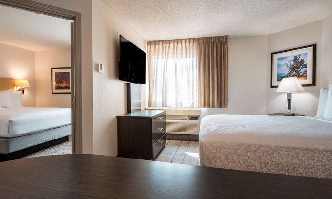 Fossil Creek Hotel | 3 Pet-Friendly Suites w/Full Kitchen & Laundry Facilities Near Airport