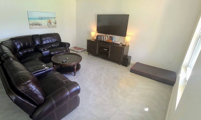 Orange City House | 3 RM home between Orlando & Daytona-DogsAllowed