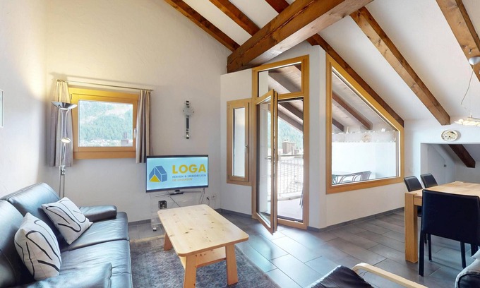 Silvaplana Apartment | 3-room apartment on the top floor, 87m2.