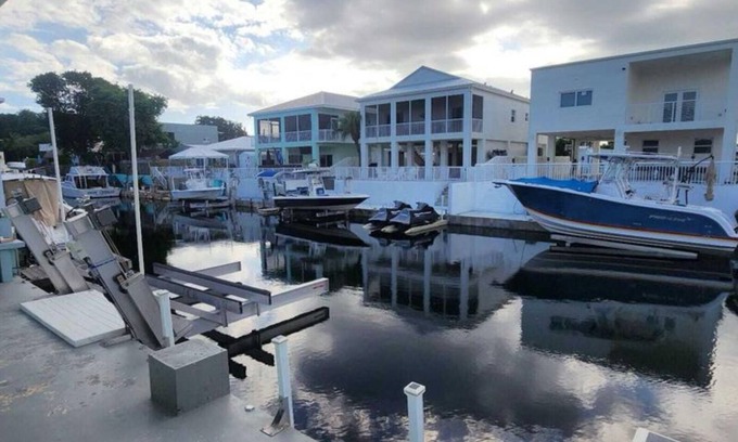 Cross Key Waterways House | 3 Rooms Stunning Paradise Waterfront Getaway! Ocean access in Key Largo Florida.