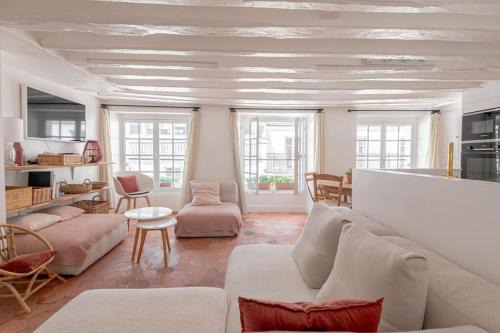 Quartier du Mail Apartment | 3 rooms, view on Paris roofs chic & cosy - 70 m2