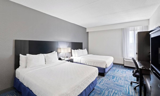 East Texas Hotel | 3 Sleek Rooms for Families, Leisure and Business Travelers Visiting Dorney Park