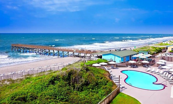 Atlantic Beach Hotel | 3-Star Hotel ∙ DoubleTree by Hilton Atlantic Beach Oceanfront