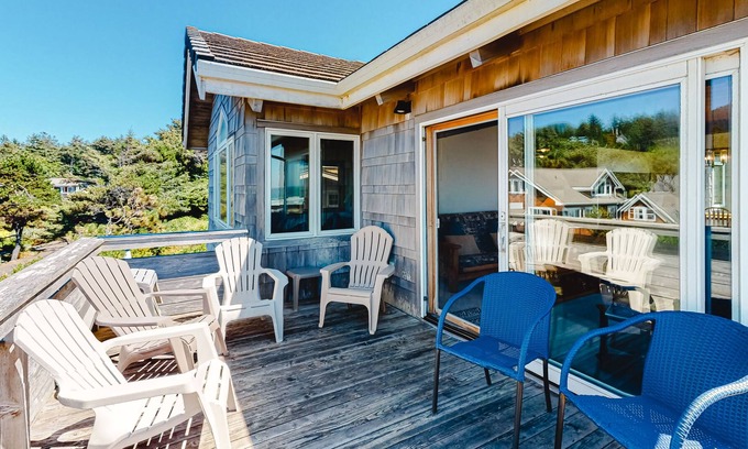 Manzanita Condo | 3-story beachfront condominium with beach access, W/D, gas fireplace, and decks