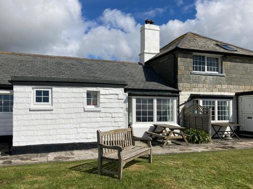 Downderry House | 3 The Coastguards