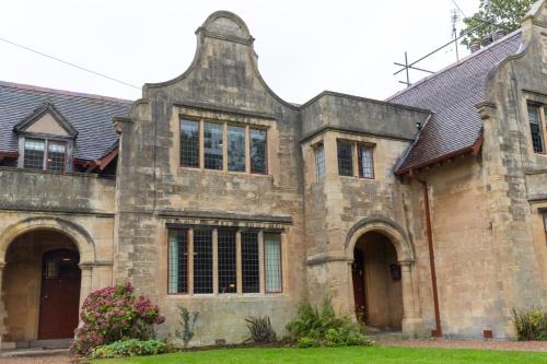 Worksop Apartment | 3 The Winnings - Historical Cottage on a Country Estate