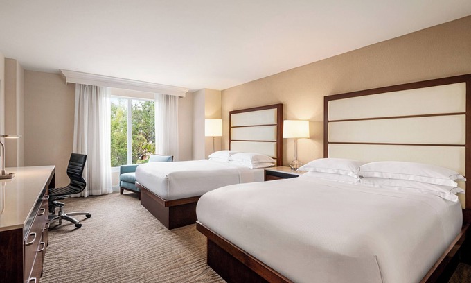 Park Shore Hotel | 3-Unit Escape Surrounded by Gulf Breezes | Beach Shuttle | Outdoor Pool