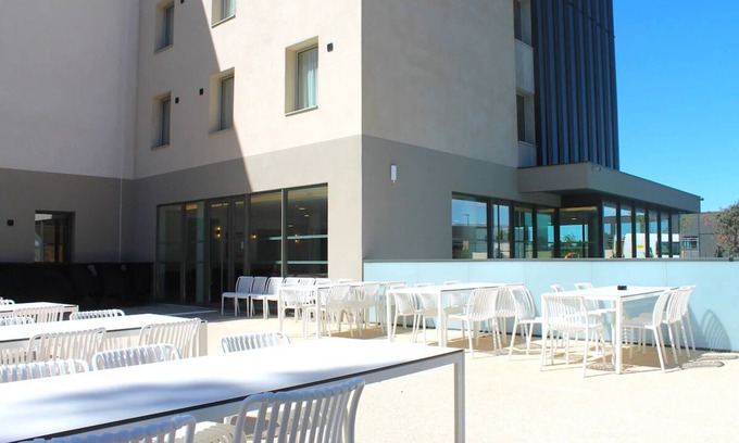 Signes Hotel | 3 units w/Pool Access Near Circuit Paul Ricard, Sainte-Baume & Water Park Nearby