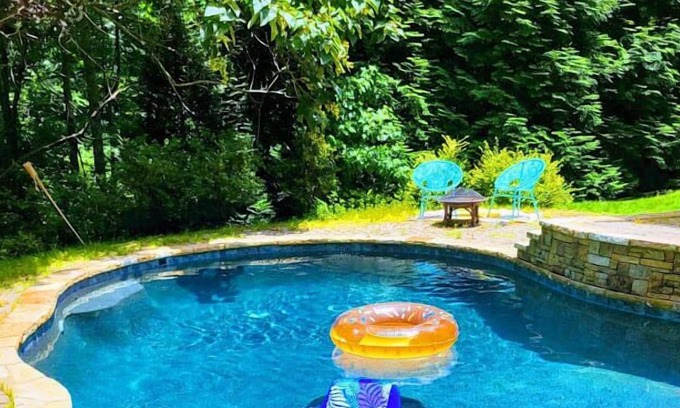 Cumming House | 30 Day Stays Welcome Lake Lanier Pool 2 Bedrooms