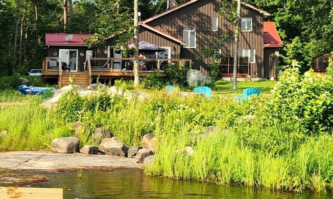 Tweed Cottage | 30% OFF Luxury Dom Chalet Waterfront on Stoco Lake