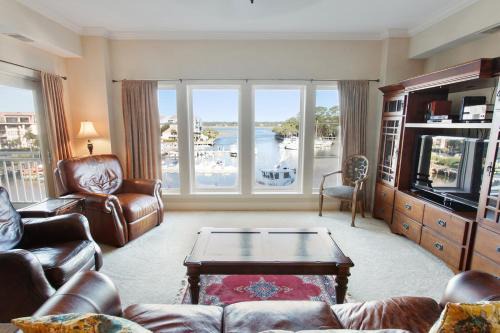 Shelter Cove House | 304 Main Sail