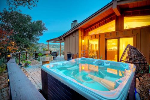 Fallbrook House | 3046 Skycrest Drive