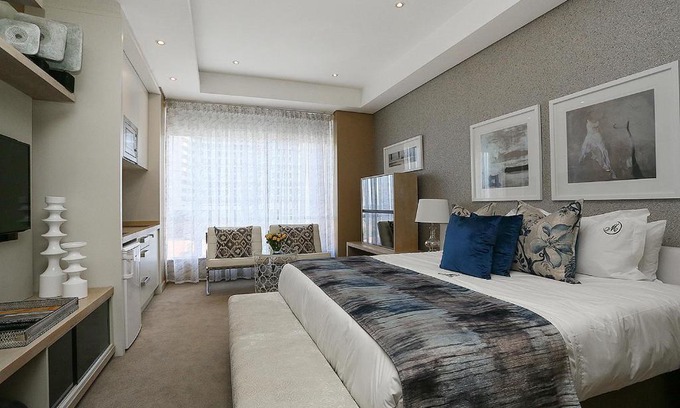 Greater Johannesburg Metropolitan Area Apartment | 305 Sandton Skye Apartments