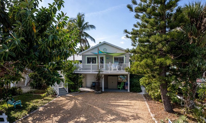Mid Island House | 307 Lazy Way Island Life Suite - Top by Coastal Vacation Properties