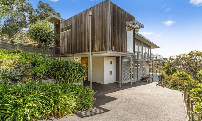 McCrae House | 32 Arthurs ave · The Eagles Nest!