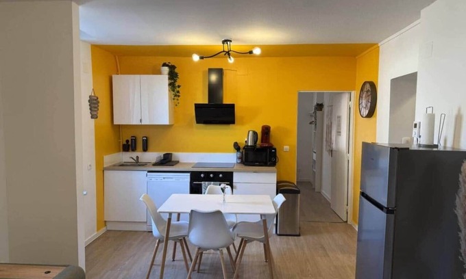 Homecourt Apartment | 34. Mélissa - Bright, modern - Station - WiFi - Stream