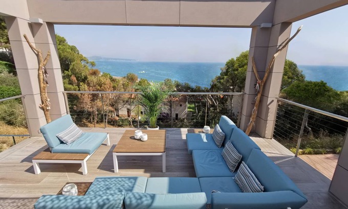 Begur Villa | 340 m² Villa ∙ 4 bedrooms ∙ 8 guests