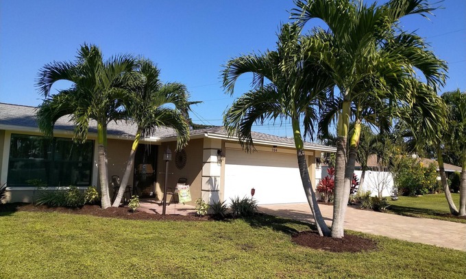 Laurel House | 3BD/2BA, 2 w King Beds, 4 Bikes, 1/2 mile to Beautiful Nokomis Beach