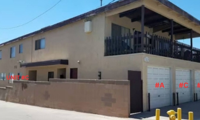 Old Towne Apartment | 3BD BeachFront #C Guesthouse Seal Beach