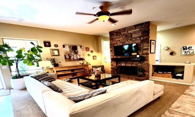 McDowell Mountain Ranch House | 3BD + Den House in exclusive N.Scottsdale, on McDowell Mountains.