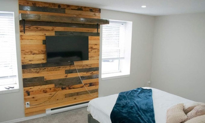 Waterloo House | 3BD+Wifi+Pet+Workspace+Patio