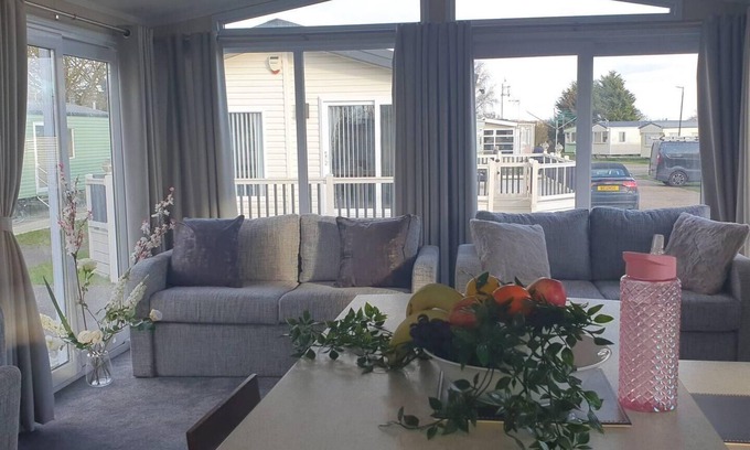 Clacton-on-Sea Ski Chalet | 3bed holiday home in Clacton-on-sea, sleeps 8