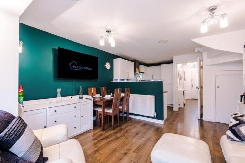 Chorley Apartment | 3Bed Semi Detached Home, 2 Living Rooms, Free Parking, Fully Equipped, Available For Long Stays