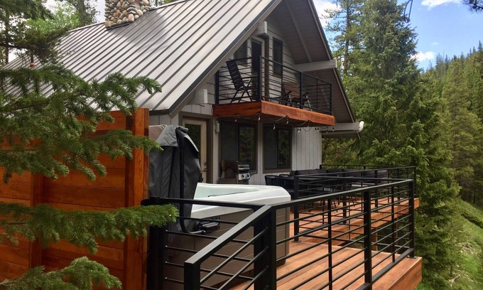 Blue River House | 3Br 2Ba Mountain Modern Cabin on the Blue River