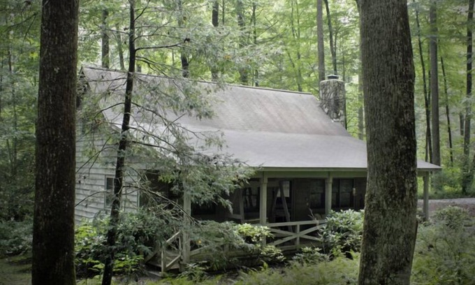 Cashiers Cabin | 3BR/2BA. Mtn Cabin- Cool, Rocky Mtn. Stream. Prime Fall weeks available