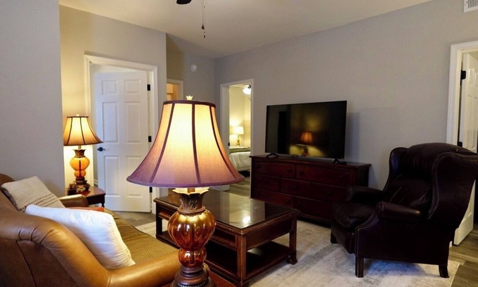 Central Apartment | 3BR Basement Apartment Close to CU