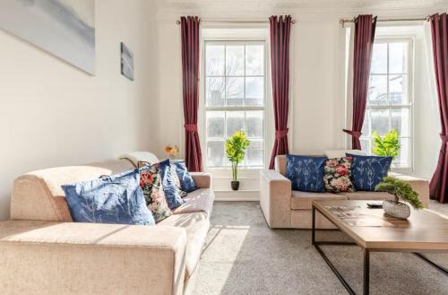 Camden Town with Primrose Hill Apartment | 3BR City Apartment - minutes from tube station