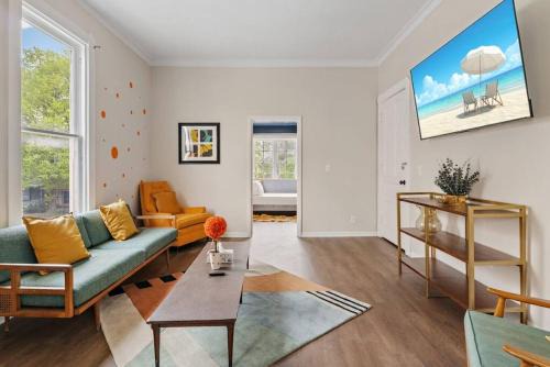 Herron Morton House | 3BR City Chic Modern Apt - Central Location