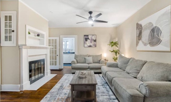 Hillcrest House | 3BR Fully Fenced Hillcrest Home