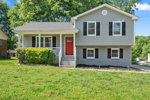 Paw Creek Apartment | 3BR Gem! Home Theater with Large Yard! 5 miles to Airport and Uptown! Free Parking! Pets Ok!