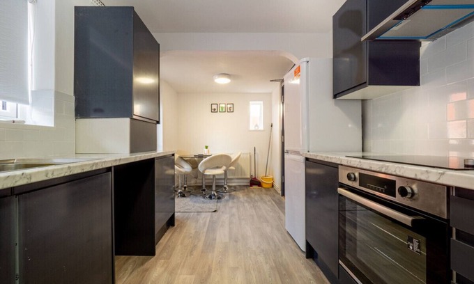 Wallasey House | 3BR Haven Retreat in Wallasey with FREE Parking