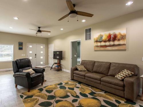 Mountain Home House | 3BR House By Lake with BBQ Fire Pit & EV Charger