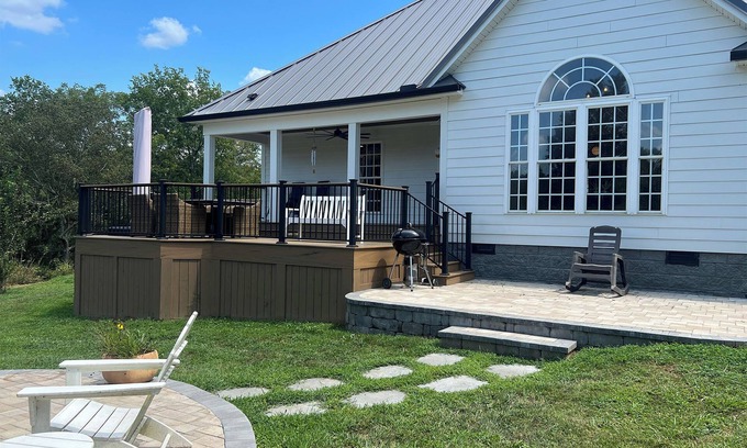 Joelton House | 3BR house on acreage just outside of Nashville with gym, hot tub, and fireplace