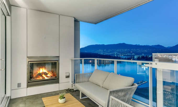Coal Harbour Apartment | 3BR Luxury Haven: Skyline Views, Spa Retreat, Prime Downtown Locale!