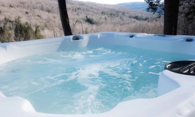 Arkville Cabin | 3BR Mountain View Ski Cabin with Hot Tub