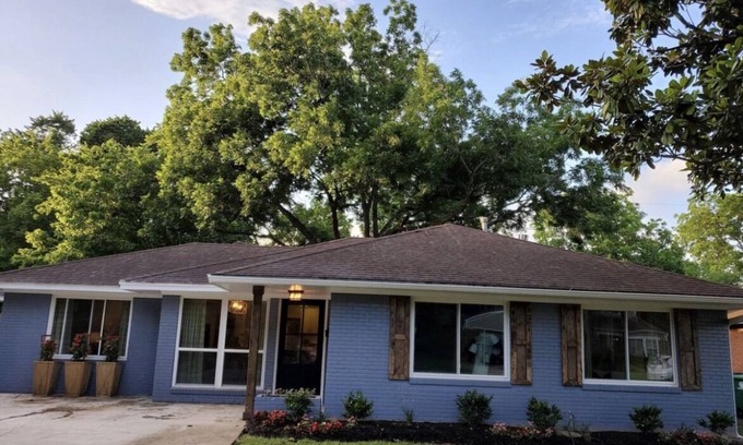 Garden Oaks House | 3BR Spacious luxury home! Pet friendly and only 15min to DT, MED CTR